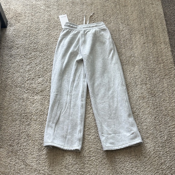 NWT Lululemon Scuba Mid-Rise Wide-Leg Pant - Picture 6 of 7